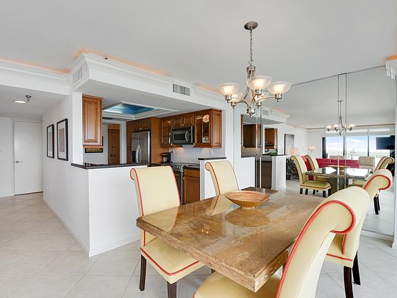 5th image of 115 Lakeshore Dr APT 1746