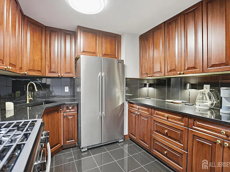 71 College Dr — Photo 4