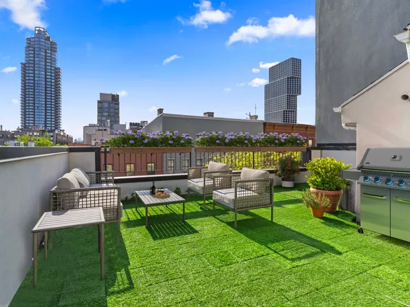 212 Franklin Street image 10 of 21