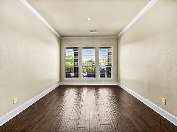 4th image of 2478 Stockton Ln