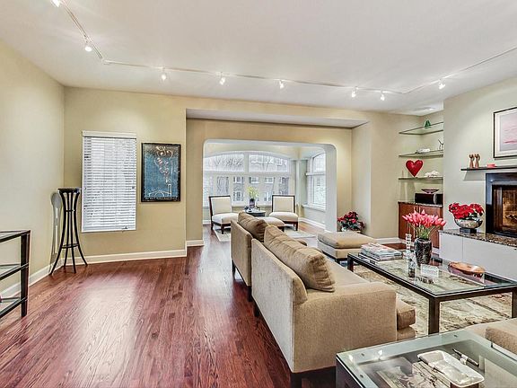 2nd image of 916 W Carmen Ave #2W
