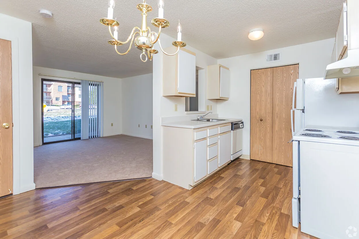 Oak Wood Apartments — Photo 2