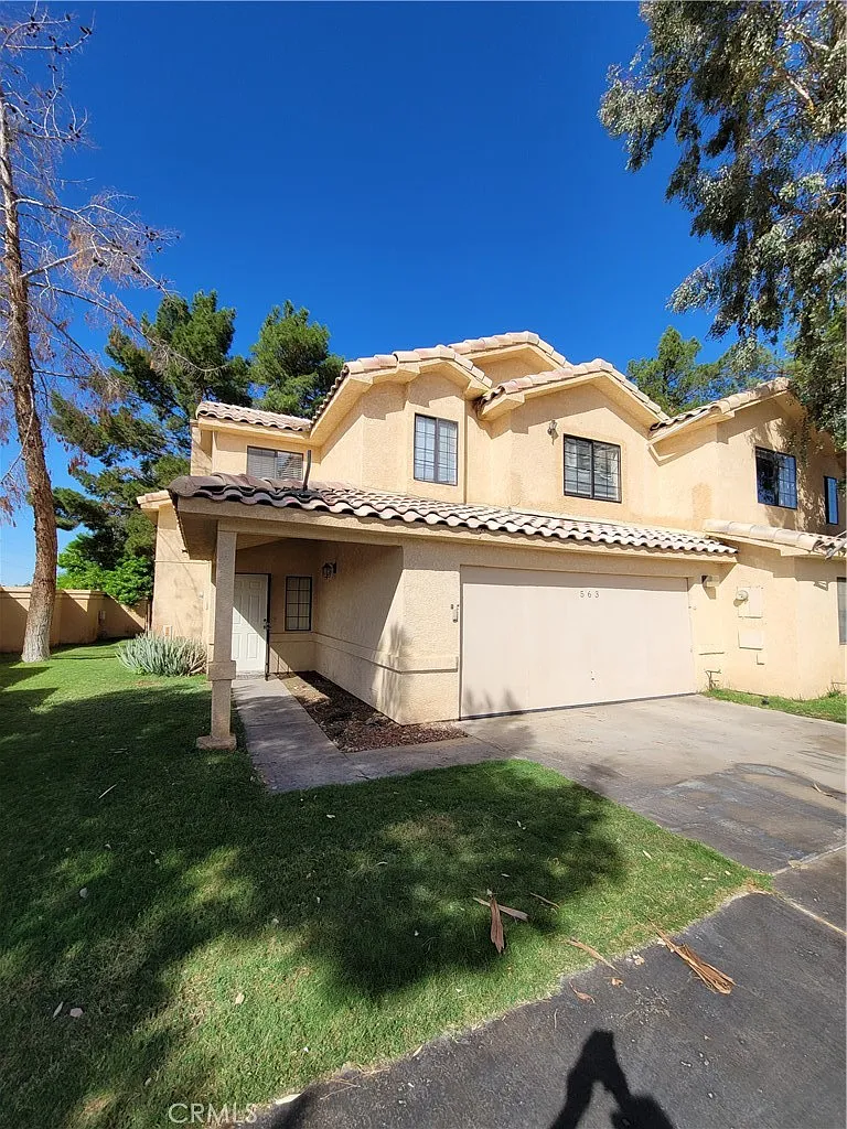 3 bed, 2.5 bath, 1640 sqft, $1,850 — Photo 1