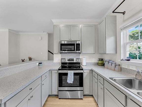 2nd image of 4110 Perrine St