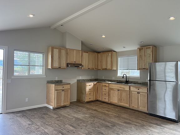4th image of 1755 Glendale Dr