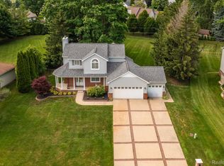 11152 Fieldcrest Meadows Ct, White Lake, MI