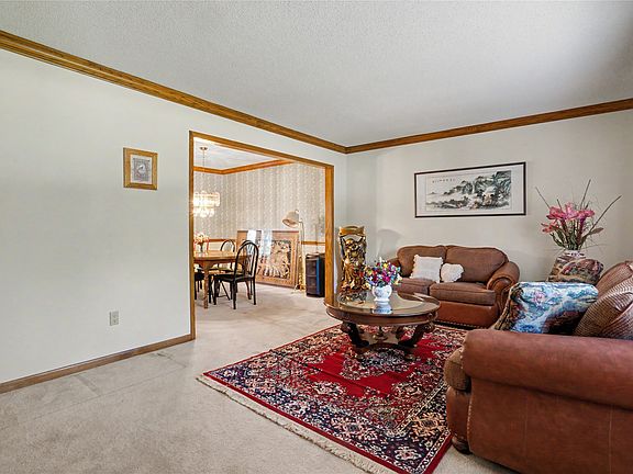 3rd image of 900 Prairie View Dr