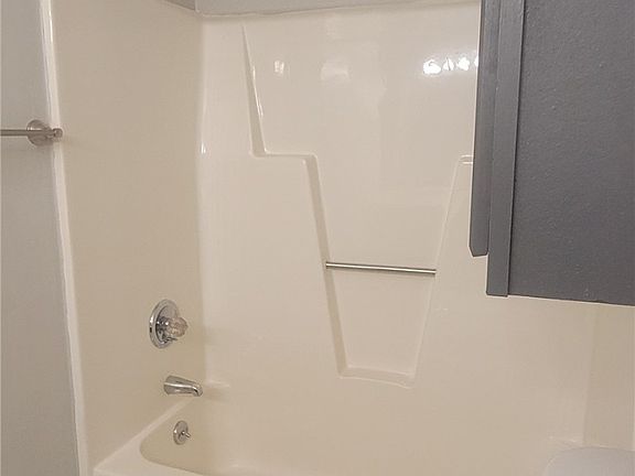 5th image of 131 Villa Dr