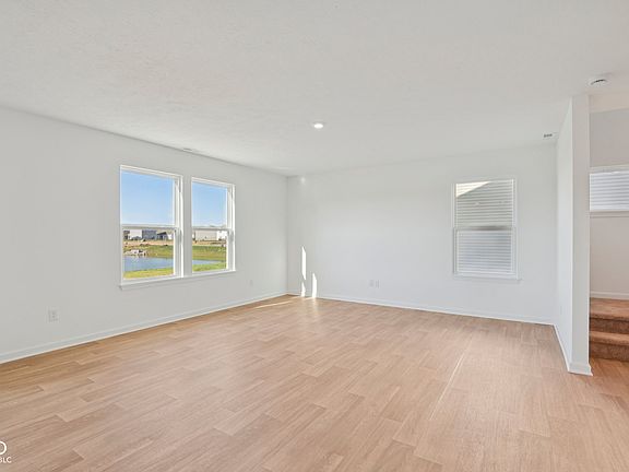 4th image of 1947 White Oak Ln