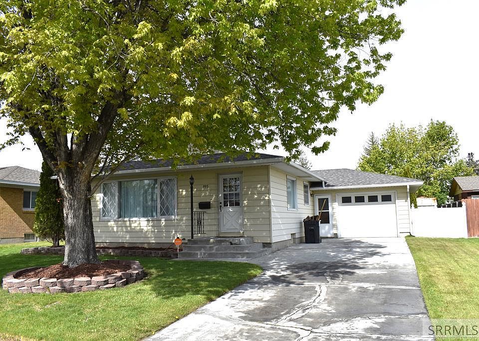 1st image of 995 Stanger Ave