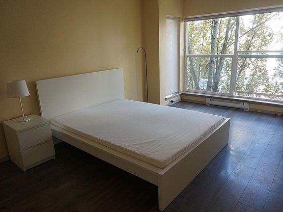 5th image of 323 Queen Anne Ave N APT 406