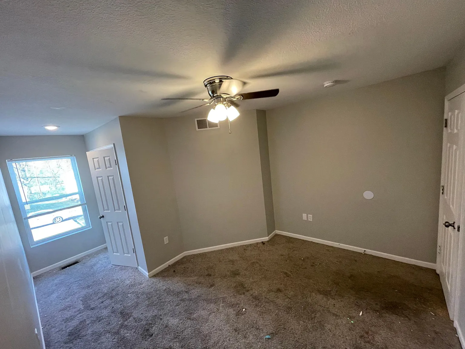 3 bed, 2.5 bath, 1600 sqft, $1,450 — Photo 4
