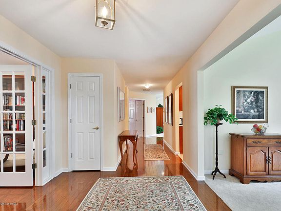 4th image of 5 Morning Glory Ln