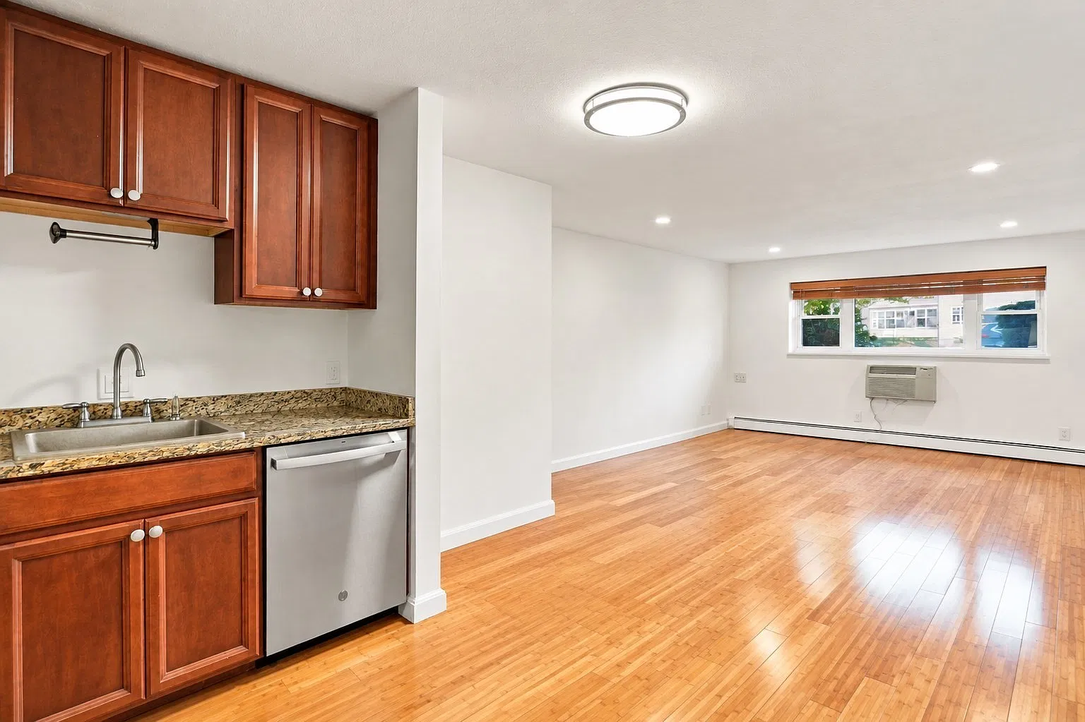 2 bed, 709 sqft, $2,500 — Photo 1