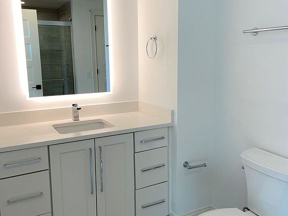 5th image of 40 E Lincoln St #305