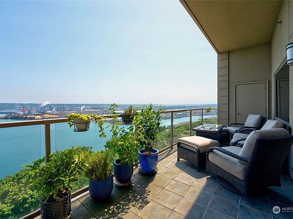 2nd image of 207 Broadway #700