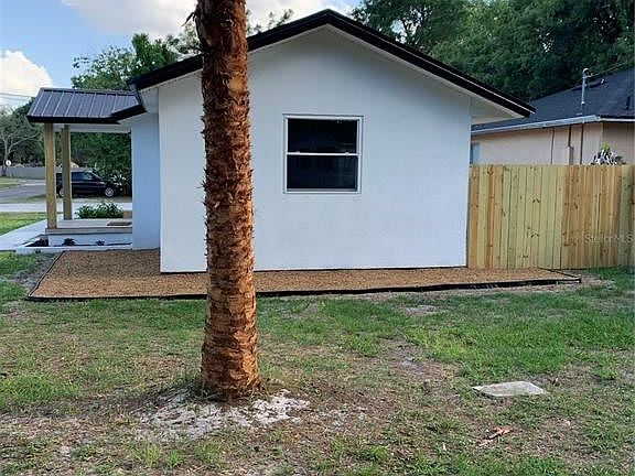 4th image of 1615 E Poinsettia Ave