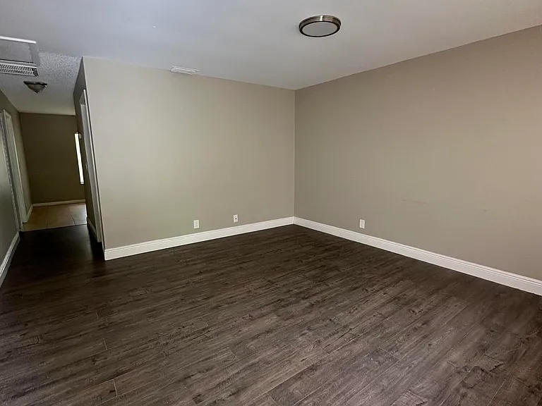 4833 Serafica Dr — Photo 2