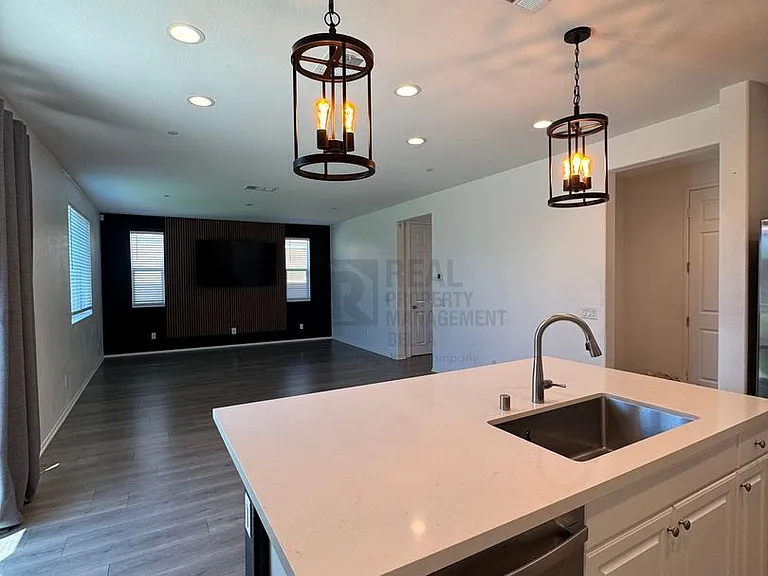 2807 Moonshimmer St — Photo 14