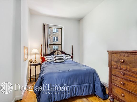 5th image of 227 E 87th St APT 4C