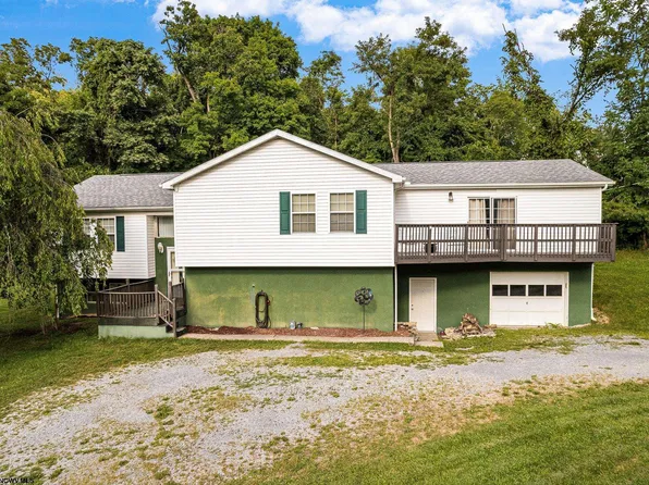 158 Arbogast Ln, Morgantown, WV 26508