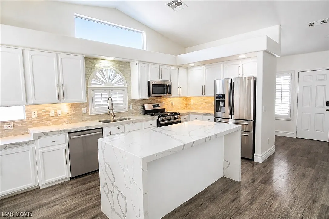 4 bed, 3.0 bath, 1959 sqft, $3,490 — Photo 3
