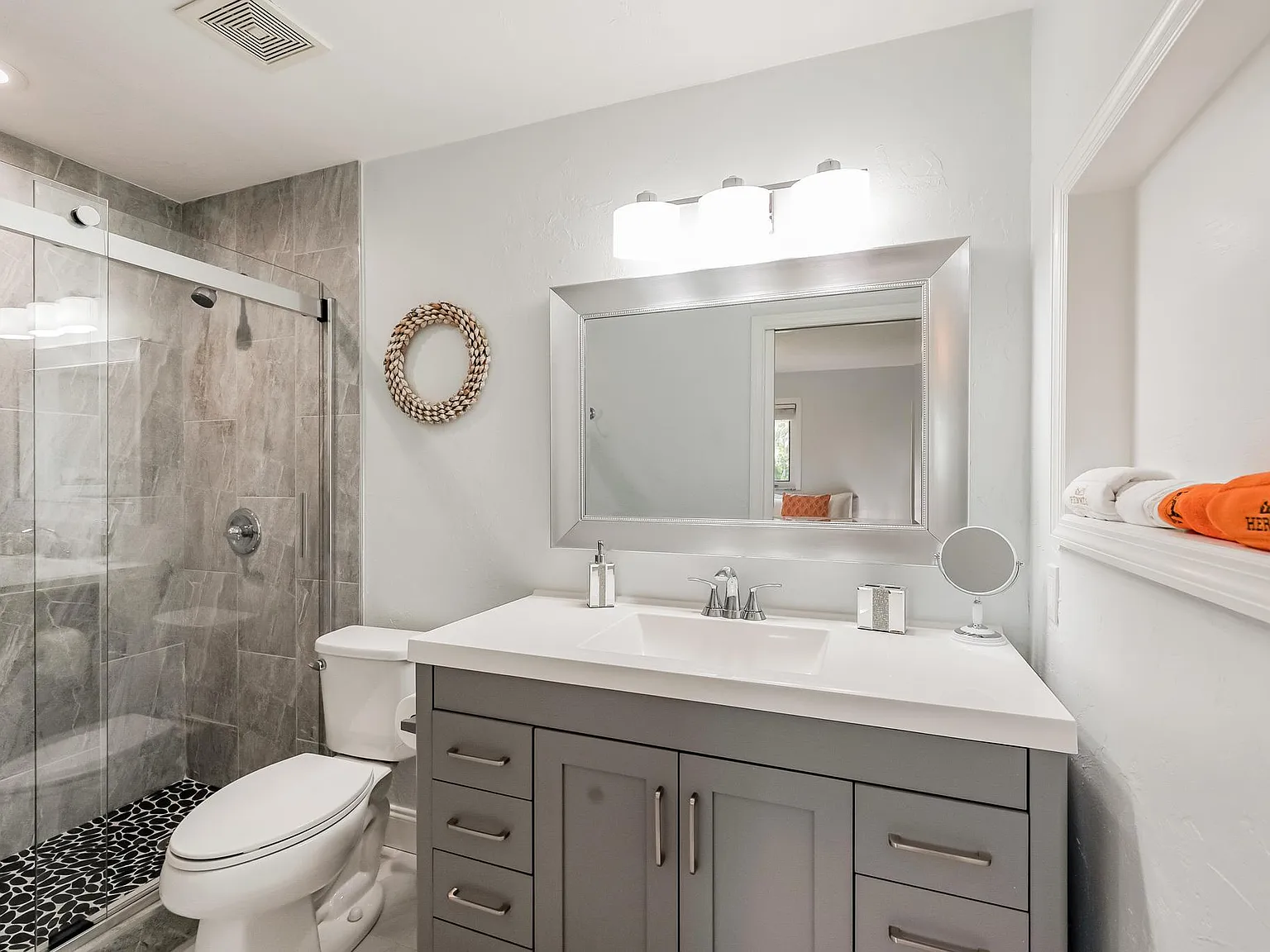 4 bed, 1600 sqft, $12,500 — Photo 4