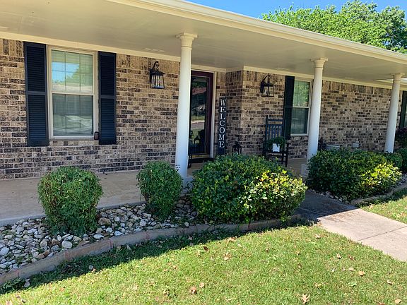 5th image of 806 E Woodlawn Dr