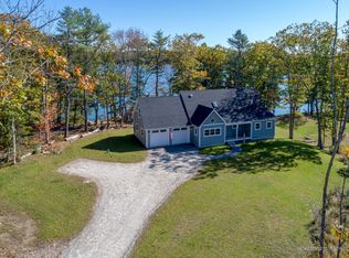 31 Oyster Ledge Ln, Brunswick, ME 04011