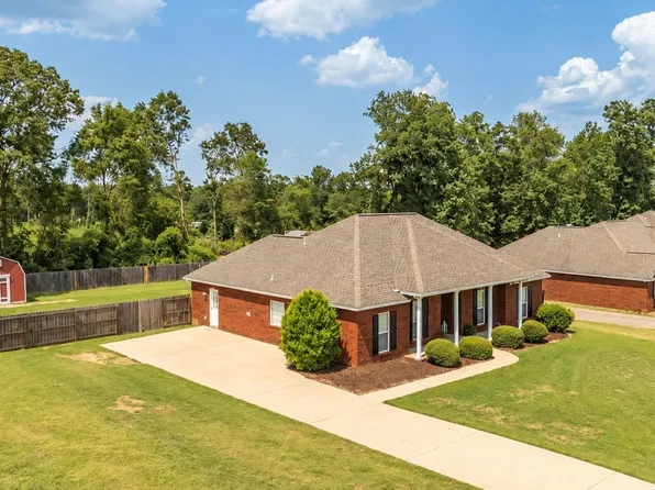 109 Daffodil Ct, Prattville, AL 36067