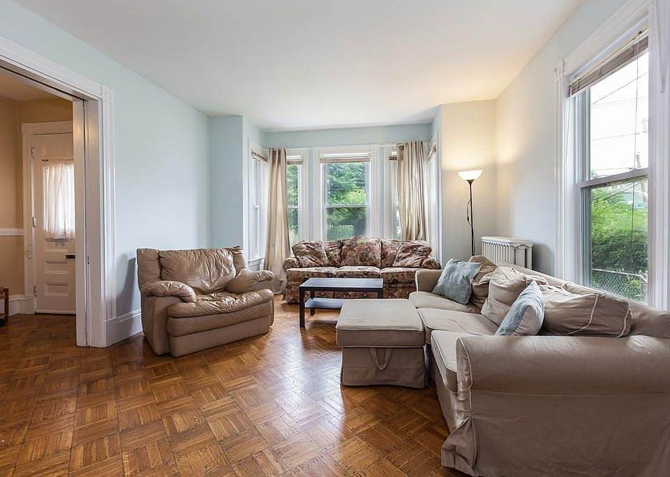 1st image of 27 Parsons St #27