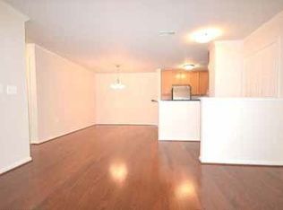 1516 N Point Dr APT 02, Reston, VA 20194