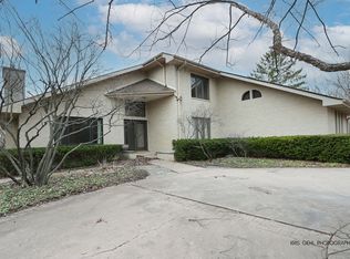 1191 Hunters Ln, Libertyville, IL 60048