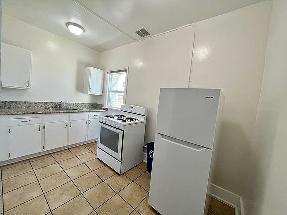 4th image of 1626 N Harvard Blvd #1B-1Ba-600Sqft