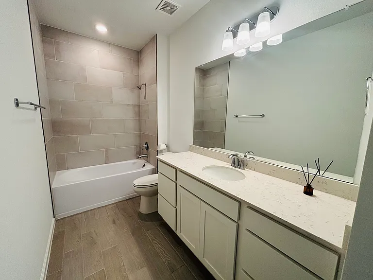 12486 NW 137th Ter — Photo 10