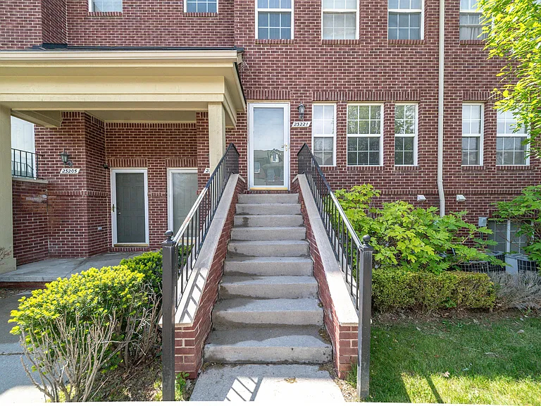 23221 Cornerstone Village Dr — Photo 31
