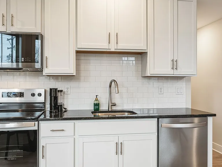 2552 Talbott Ave — Photo 12