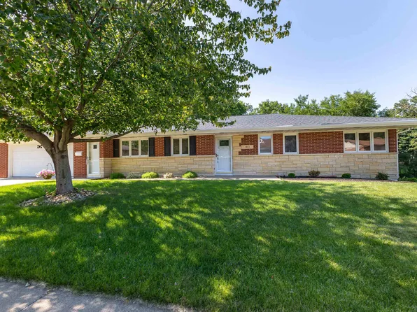 1011 Shady Ln, Dubuque, IA 52001