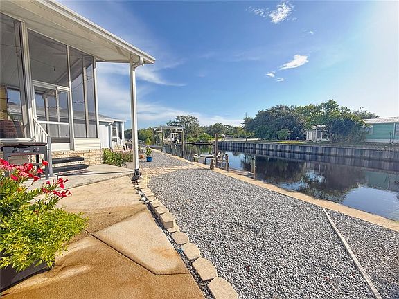 3rd image of 115 E SAINT ANNES CIRCLE