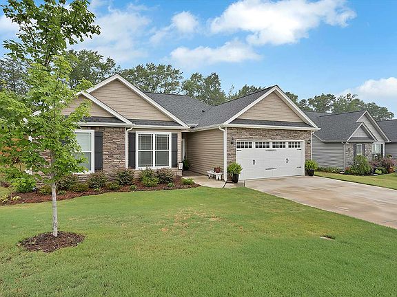 3rd image of 1045 Blythwood Dr