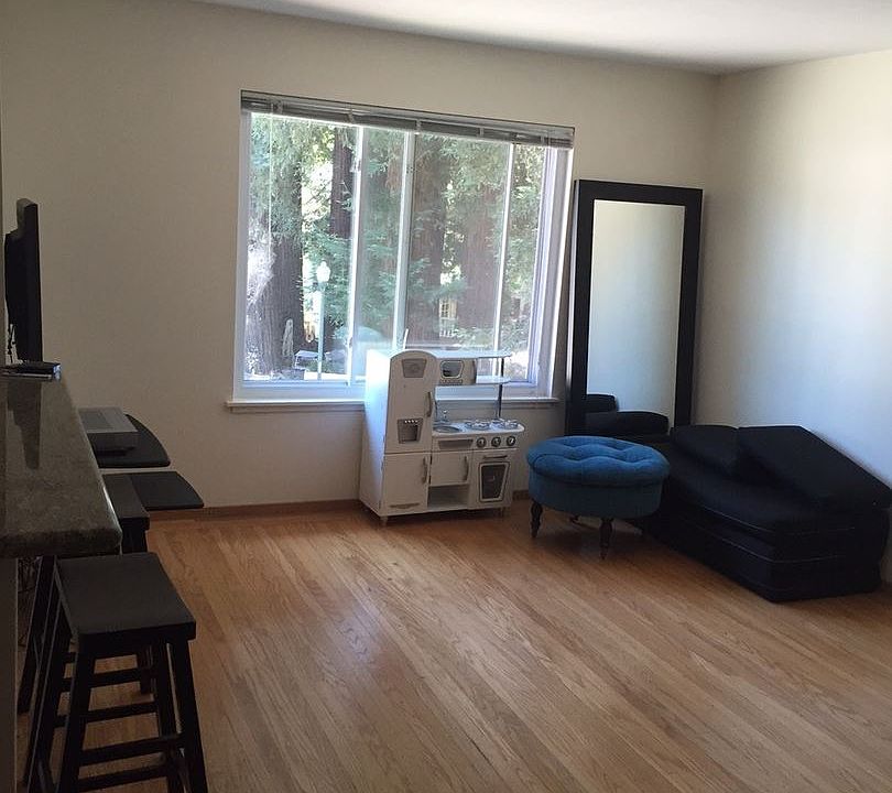 2nd image of 245 Magnolia Ave APT 4
