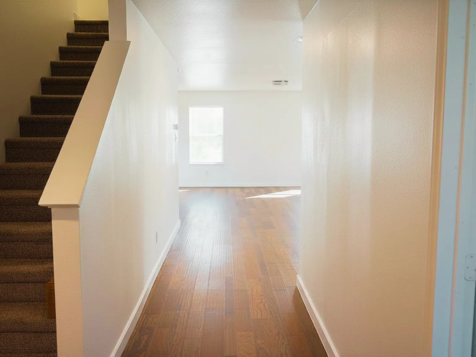 5 bed, 2.5 bath, 2469 sqft, $3,600 — Photo 3
