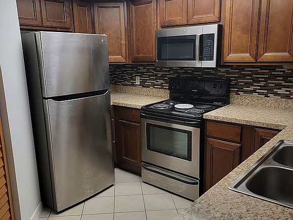 3rd image of 1515 Huntington Ln APT 1011