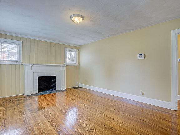 3rd image of 3031 Lombardy Ave NW