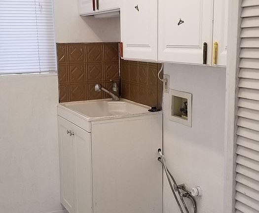 3rd image of 1235 Los Olivos Ave