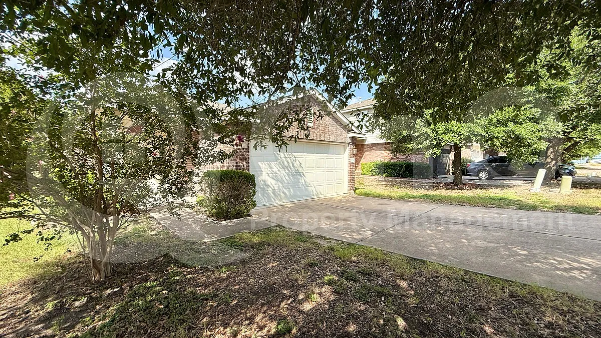 3 bed, 2.0 bath, 1346 sqft, $1,749 — Photo 2