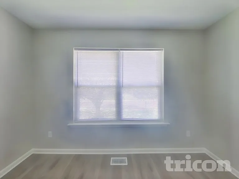 2425 Saluda Dr — Photo 10