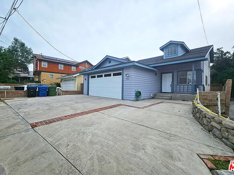 7556 Thousand Oaks Dr — Photo 2