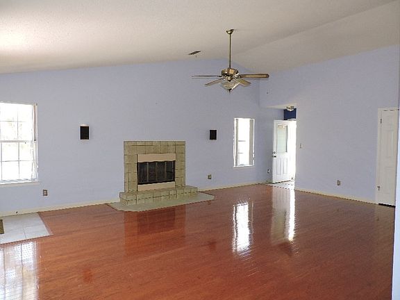 2nd image of 2206 W Indianhead Dr