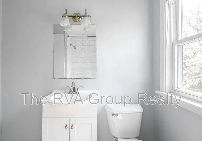2201 Lydell Dr — Photo 32